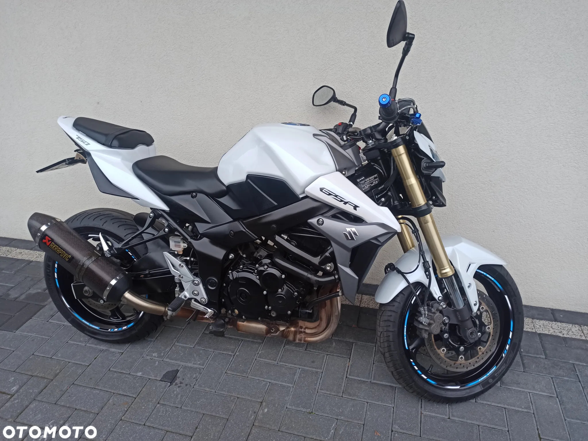 Suzuki GSR - 9
