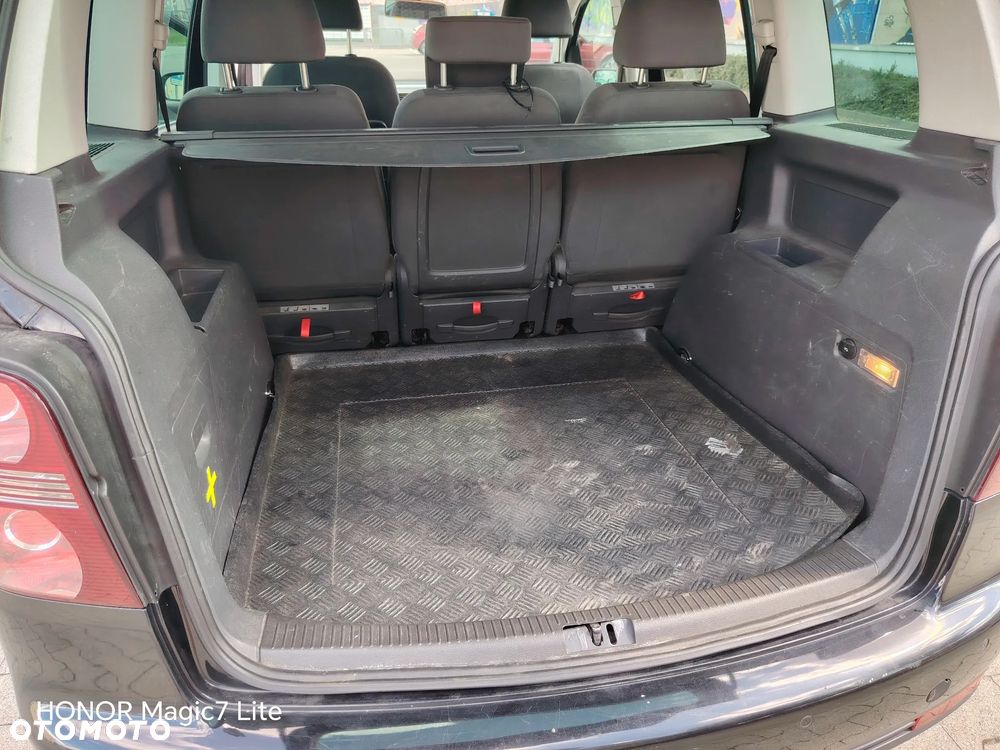 Volkswagen Touran - 14