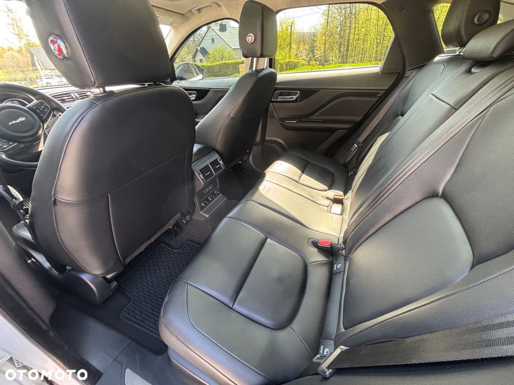 Jaguar F-Pace 25t AWD Prestige - 25