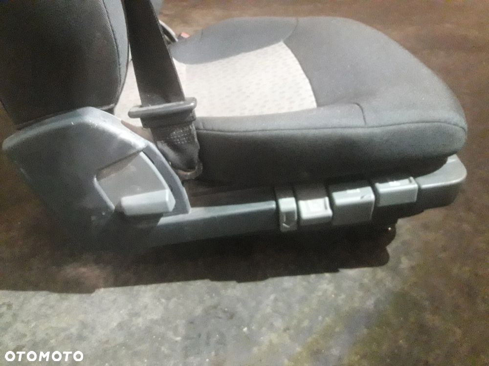 FOTEL PASAŻERA PNEUMATYCZNY RENAULT MIDLUM DXI - 3