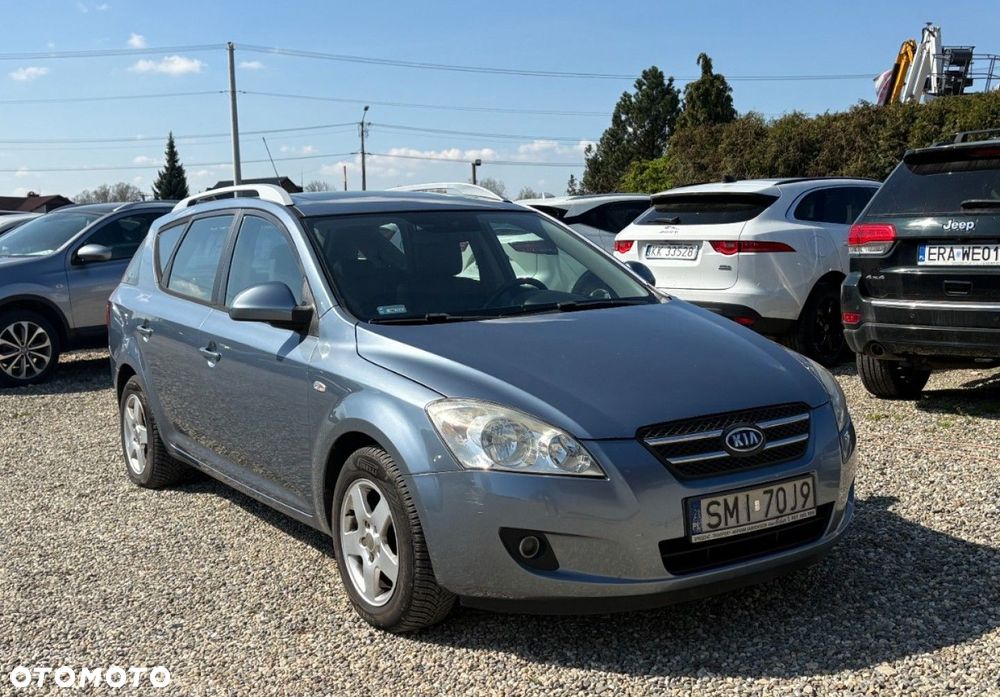 Kia Ceed - 10