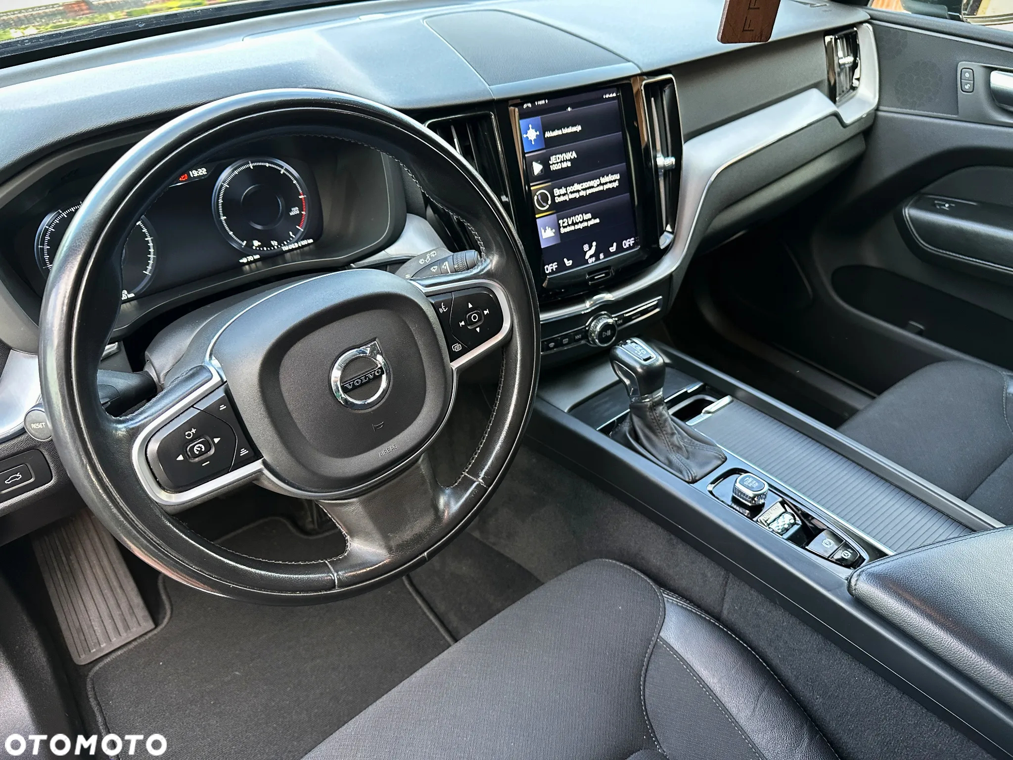 Volvo XC 60 D4 Momentum Pro - 25