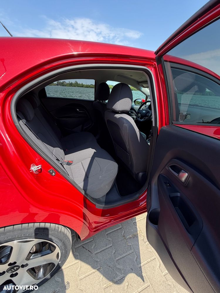 Kia Rio 1.1 CRDI Uefa Euro 2016 - 10