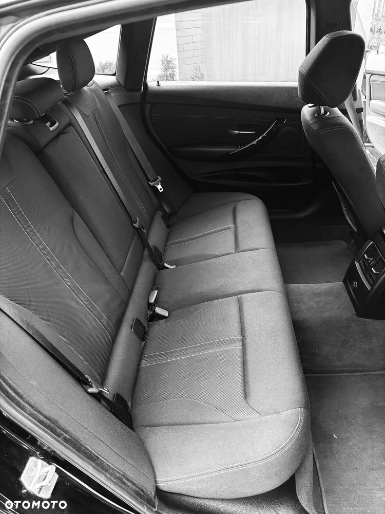 BMW 3GT 318d Business Edition - 13