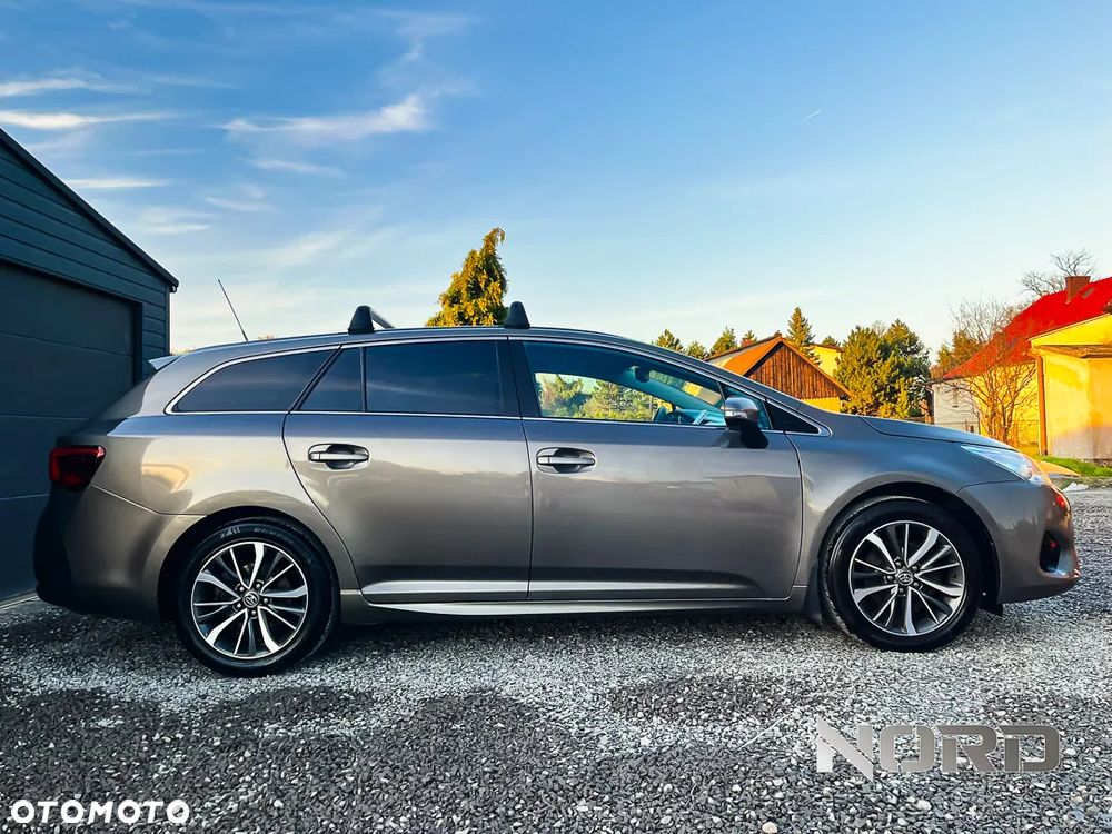 Toyota Avensis 1.8 Premium MS - 3