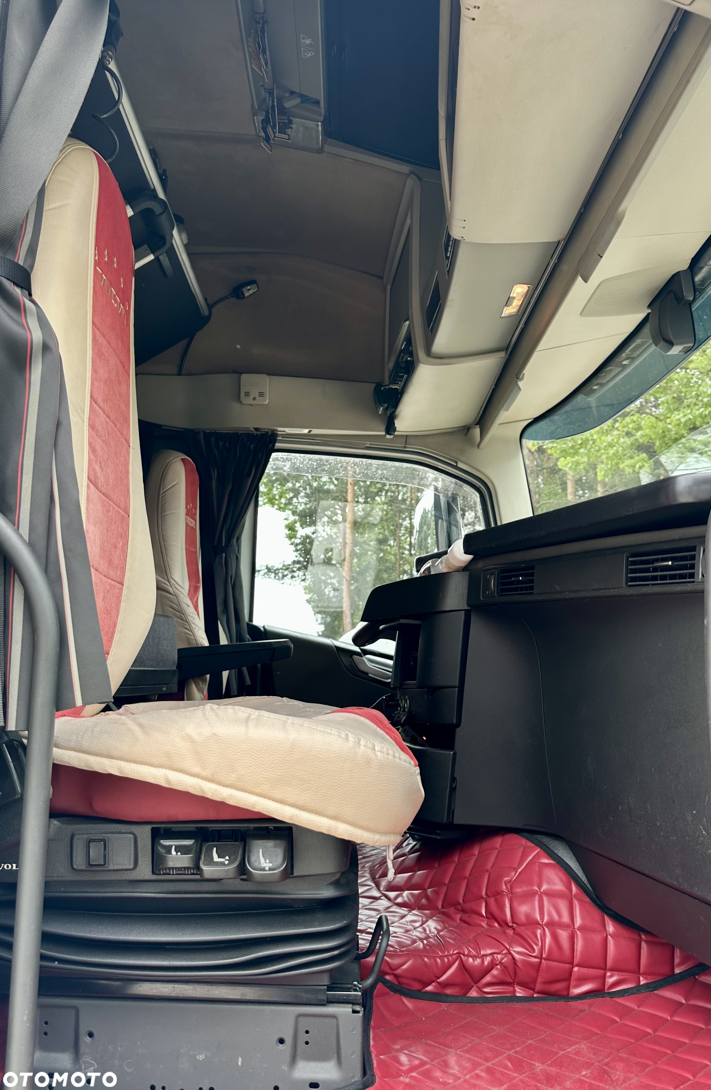 Volvo FH500 GLOB XL AUTOMAT FULLSPOJLERY KLIMA SKÓRA LED LODÓWKA 2xALUTANK EURO 6 2015r ŁADNY - 11