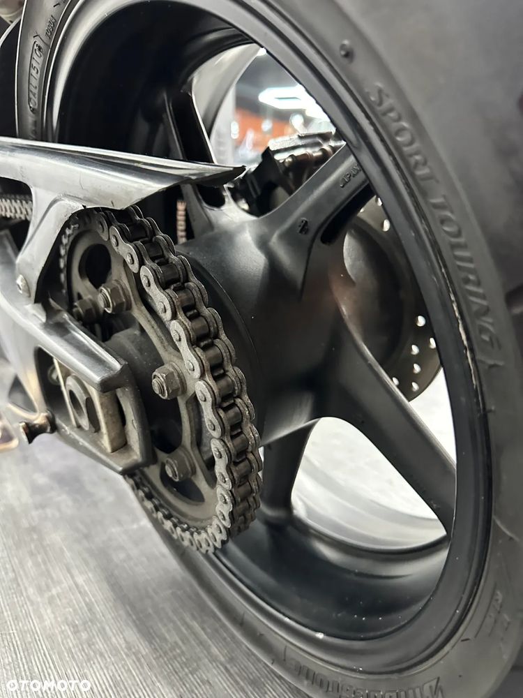 Yamaha R1 - 17