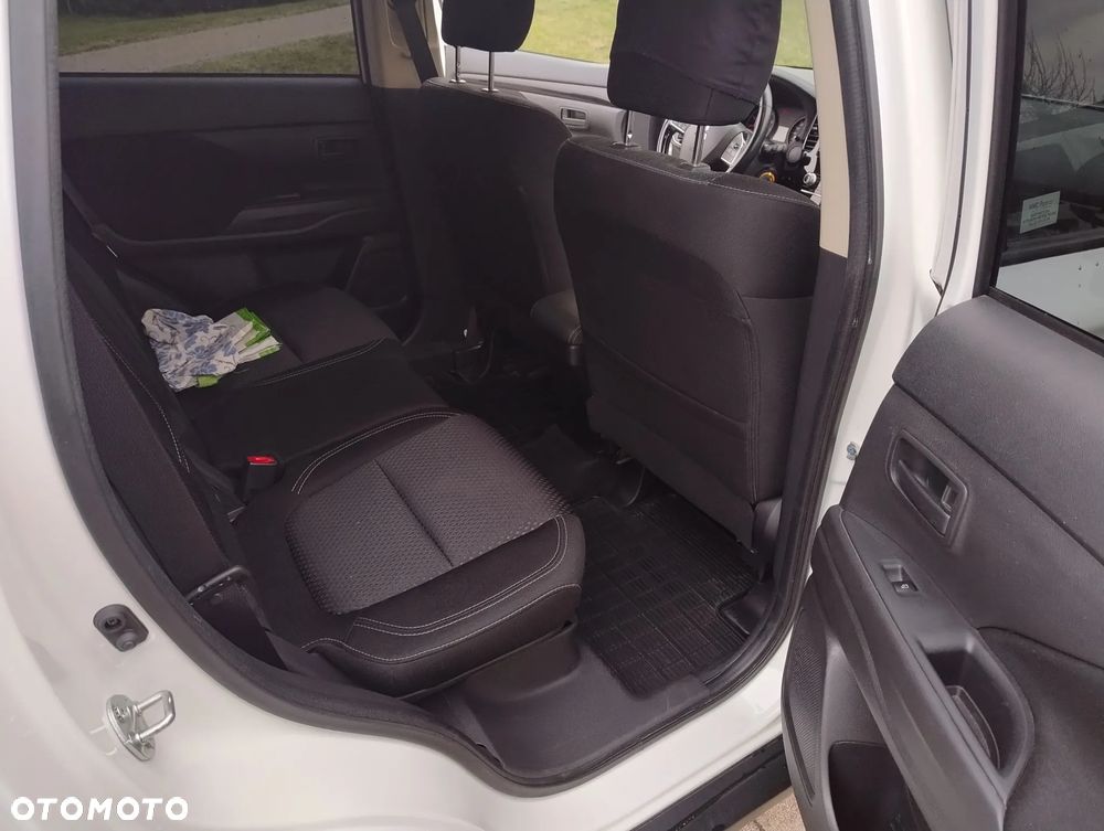 Mitsubishi Outlander 2.0 Invite + 2WD - 10