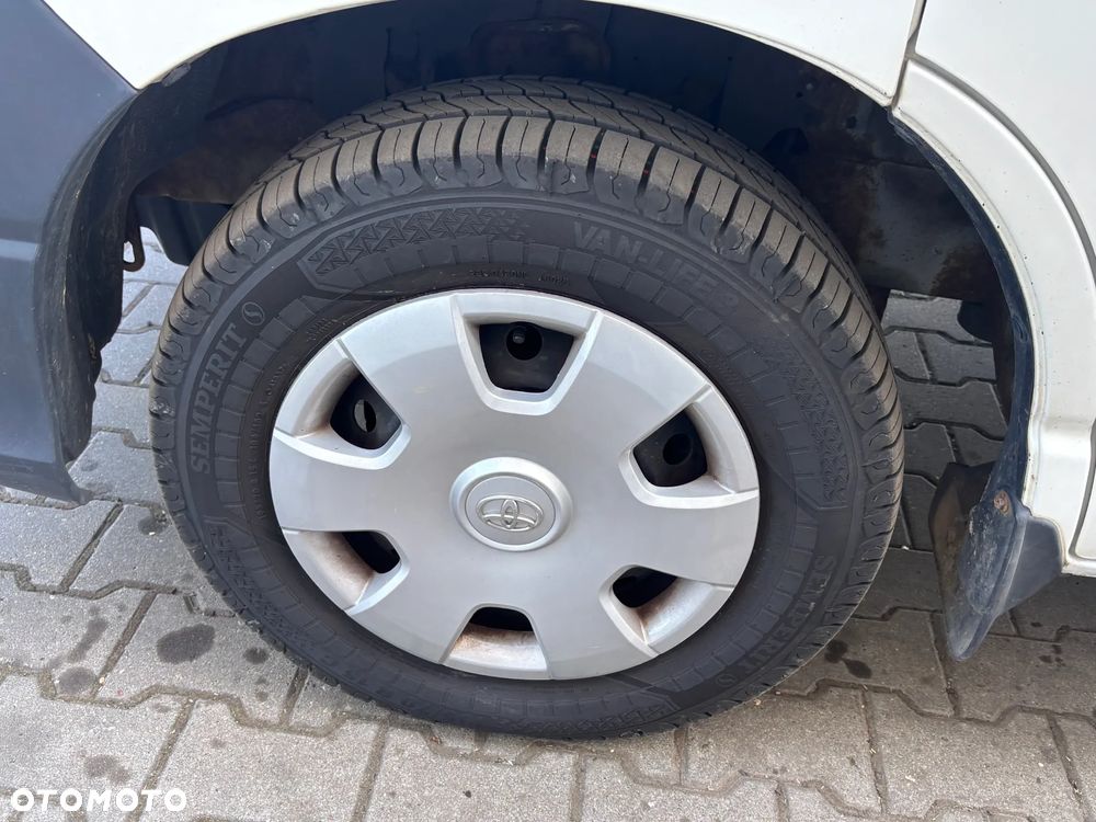 Toyota HIACE - 7
