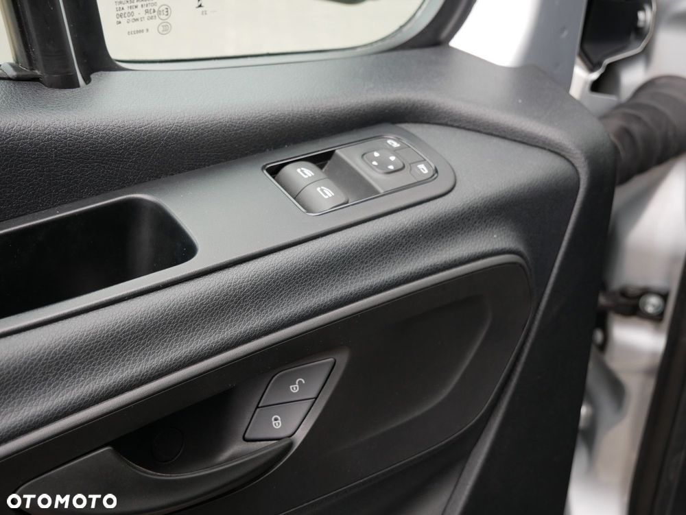Mercedes-Benz Sprinter - 25