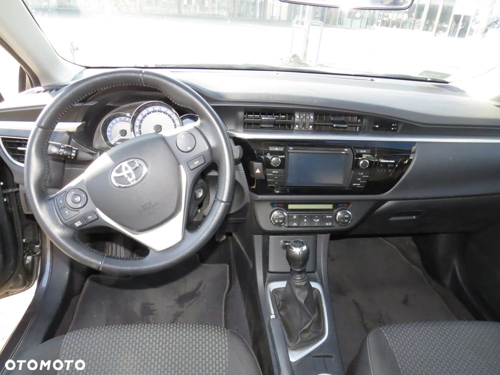 Toyota Corolla 1.6 Premium + - 4