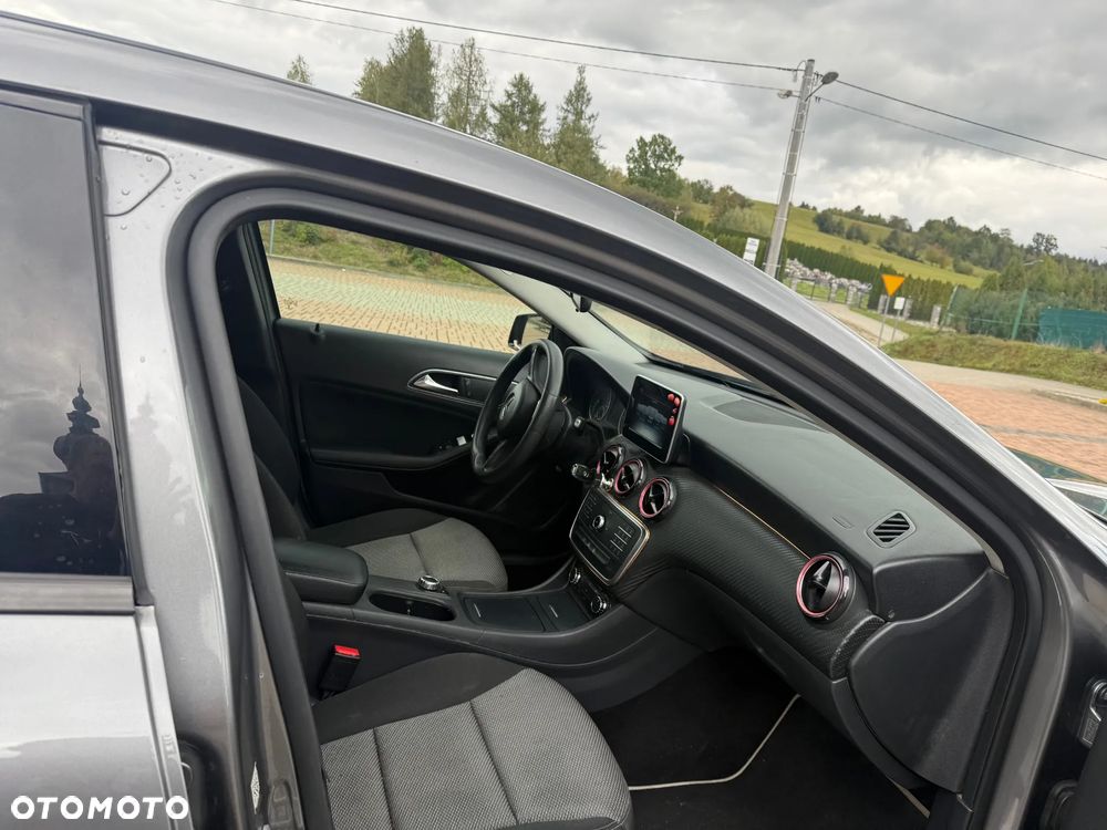 Mercedes-Benz GLA 180 d 7G-DCT Style - 11