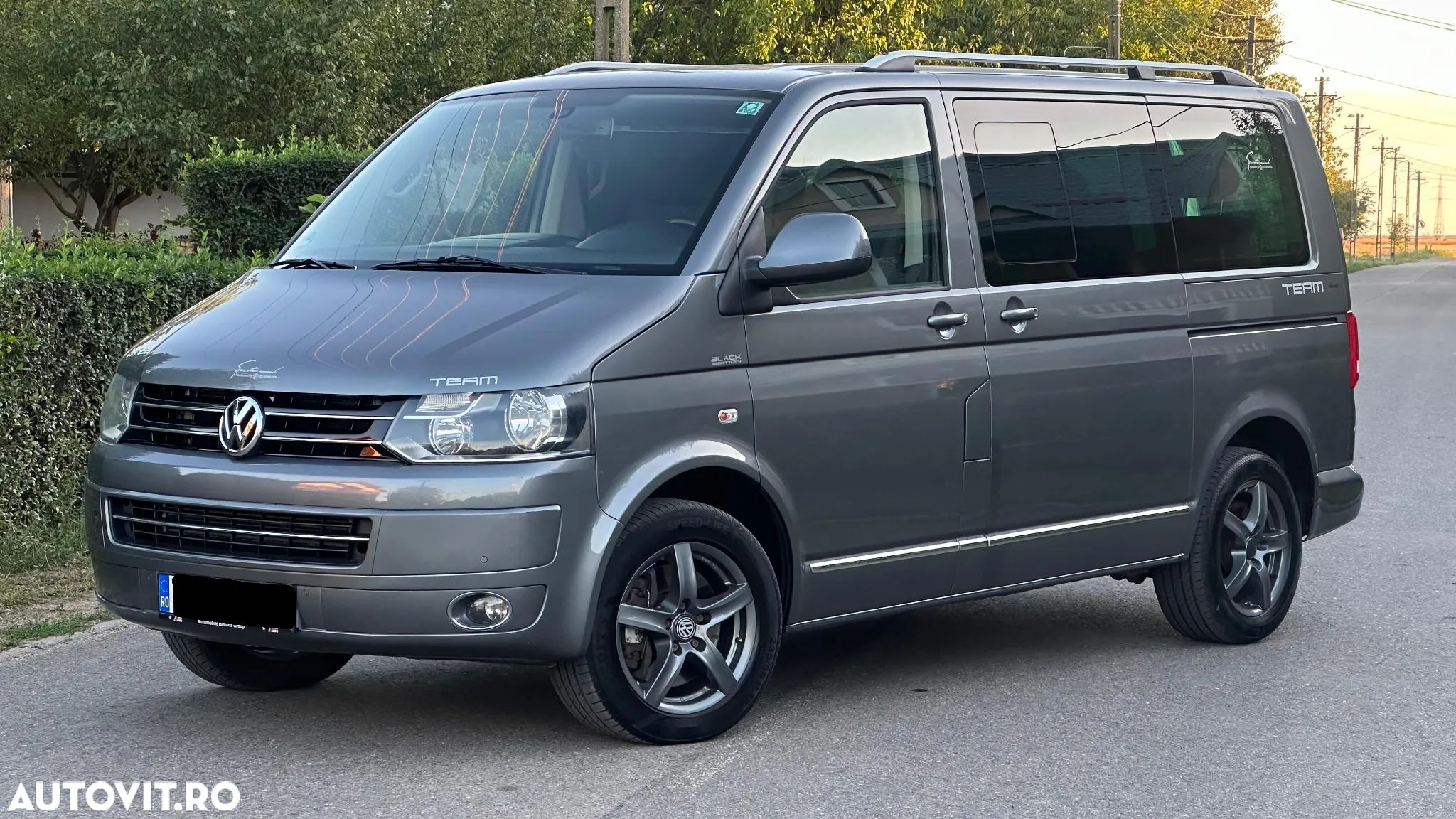 Volkswagen Multivan - 1
