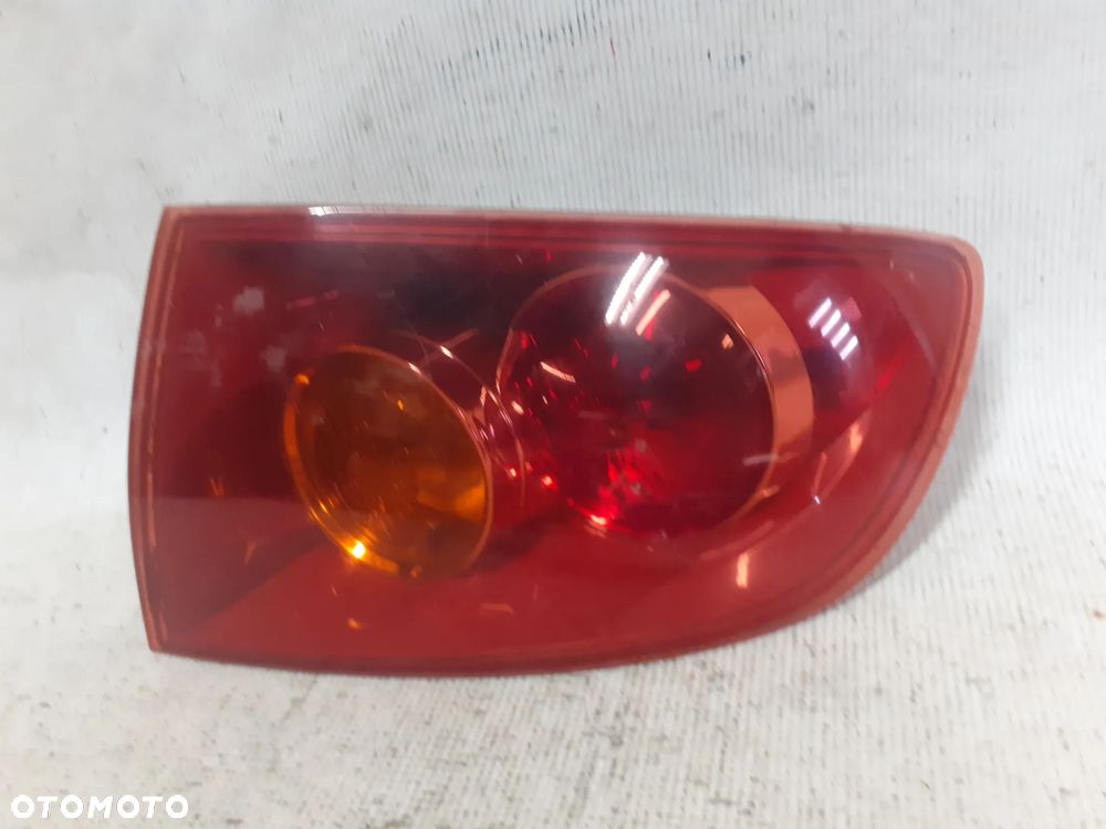 * LAMPA TYLNA PRAWA TYŁ PRAWO MAZDA 3 HB - 1
