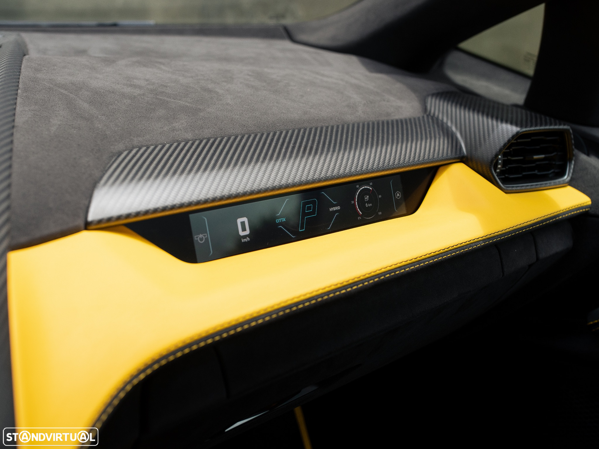 Lamborghini Revuelto - 35