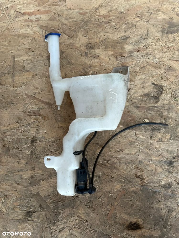 ZBIORNICZEK SPRYSKIWACZY FORD FIESTA MK7   8A61-17B613-AE - 1