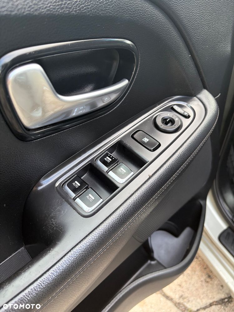 Kia Carens - 16