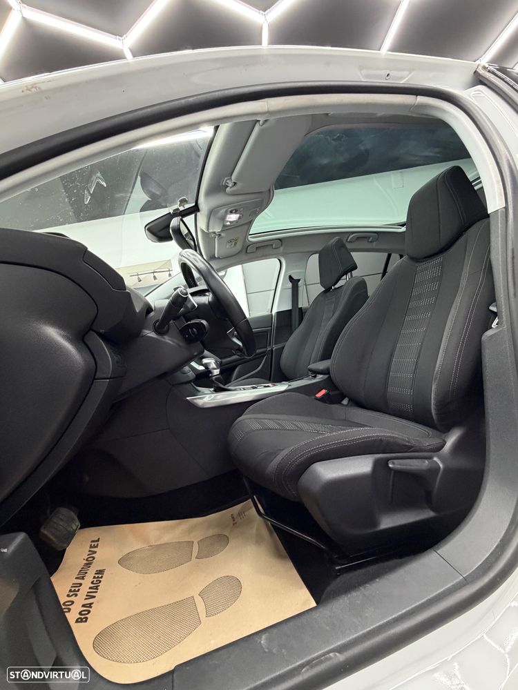 Peugeot 308 - 8