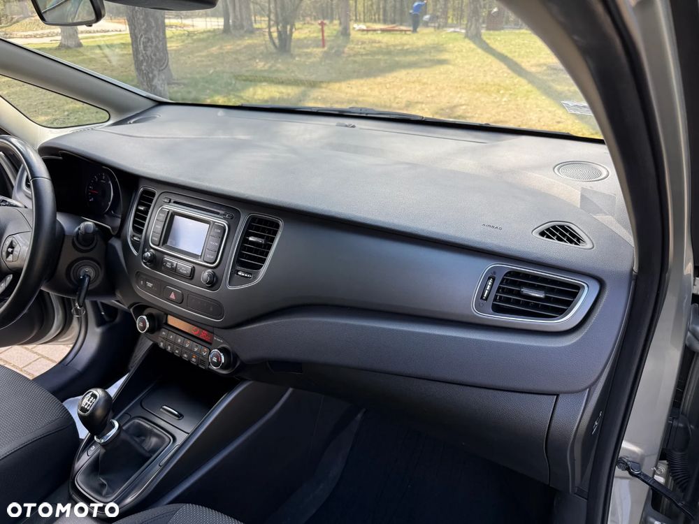 Kia Carens - 23