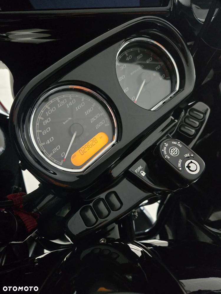 Harley-Davidson Touring Road Glide - 2