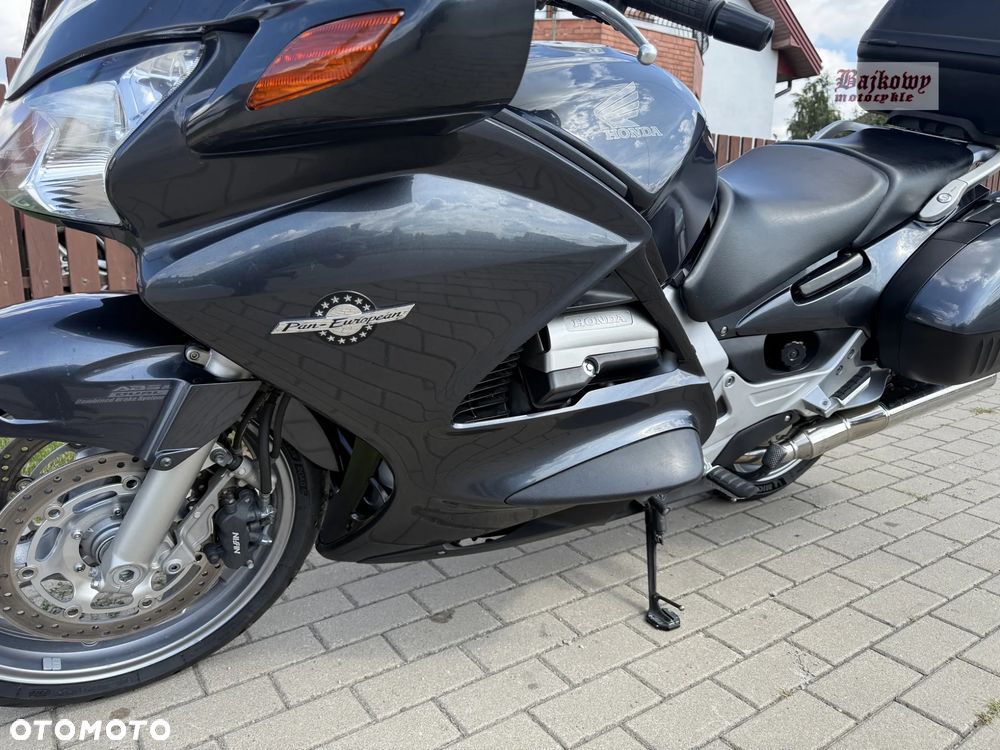 Honda ST - 9