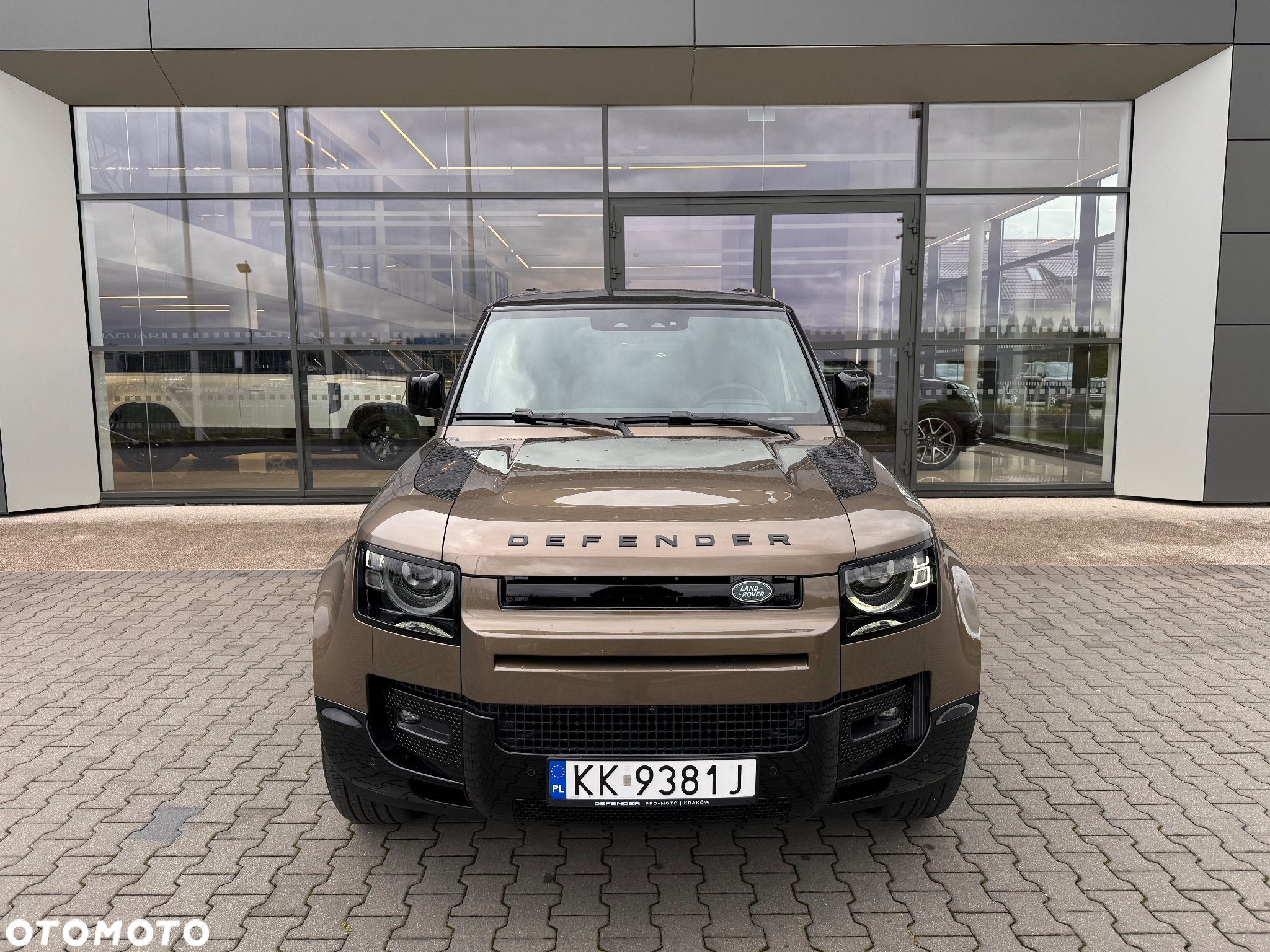 Land Rover Defender - 7