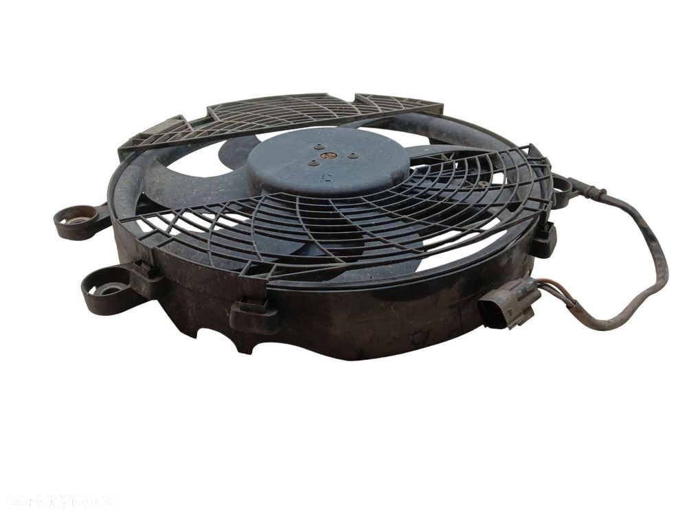 WENTYLATOR CHŁODNICY BMW 330 D - 4