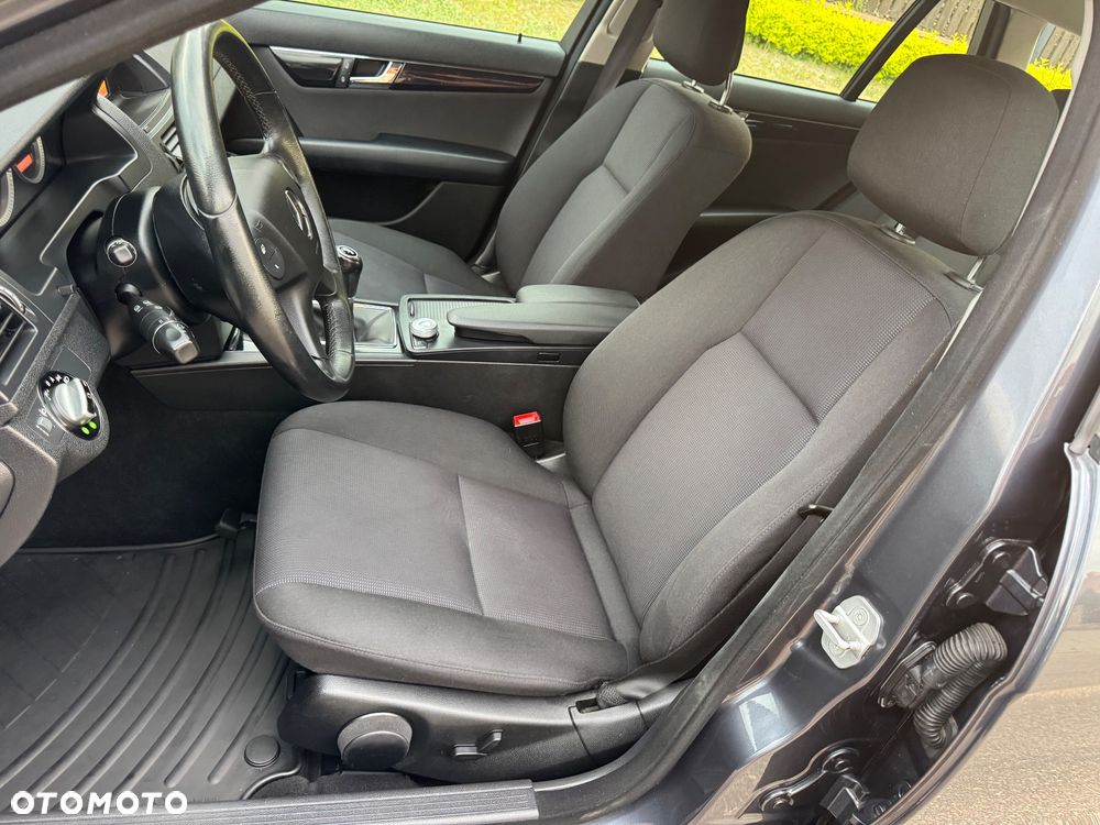 Mercedes-Benz Klasa C 180 Kompressor BlueEFFICIENCY Elegance - 23