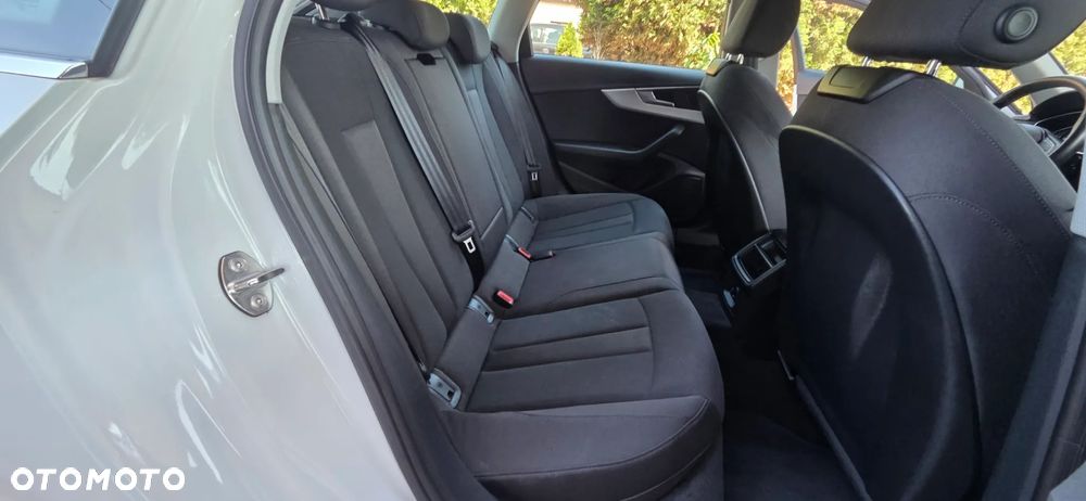 Audi A4 Avant 40 TFSI S tronic - 36