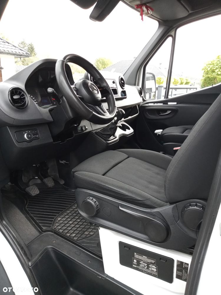 Mercedes-Benz Sprinter - 10