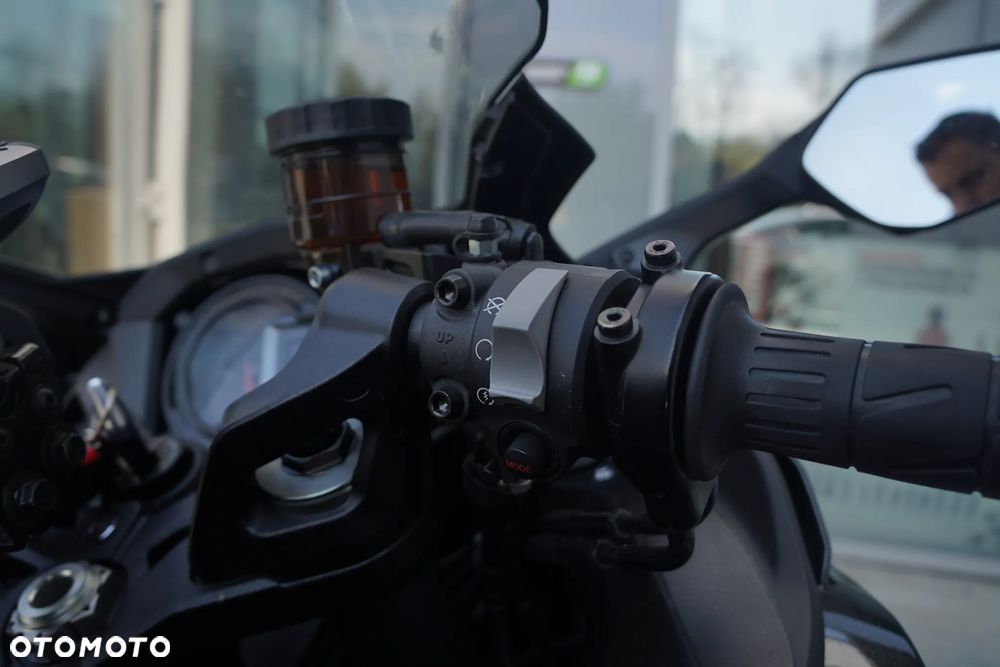 Kawasaki Ninja H2 SX - 16