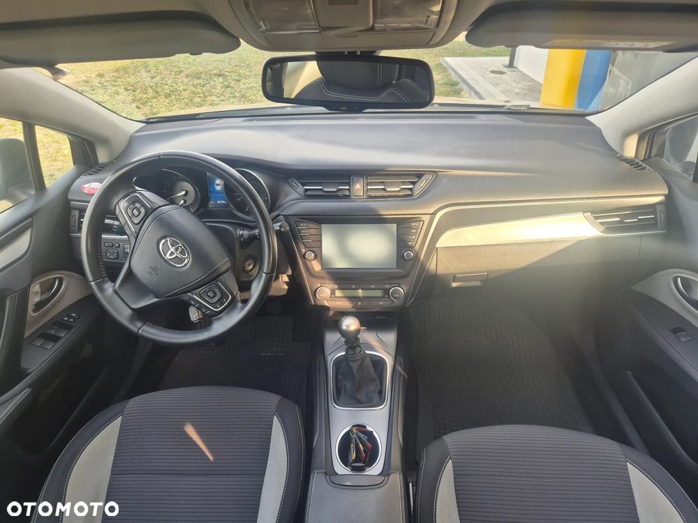 Toyota Avensis 1.8 Premium - 8