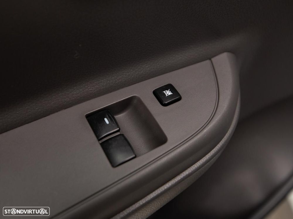 Mitsubishi L200 2.4 DI-D Club Invite 4WD c/IVA - 12