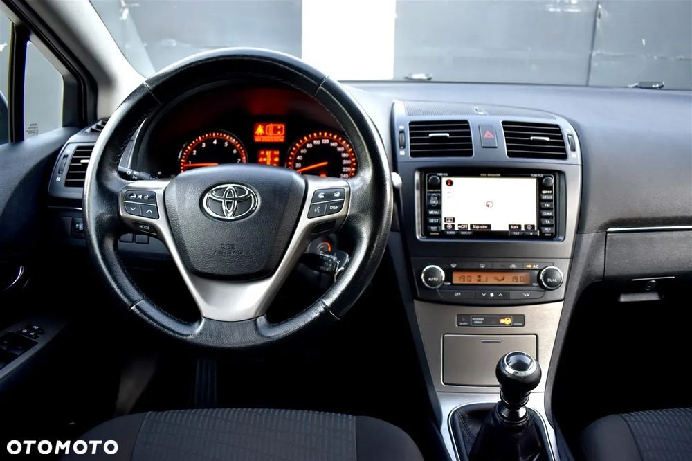 Toyota Avensis 1.8 Sol NAVI - 28