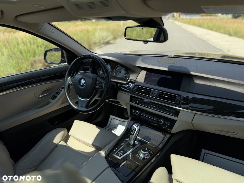 BMW Seria 5 525d xDrive Luxury Line - 17