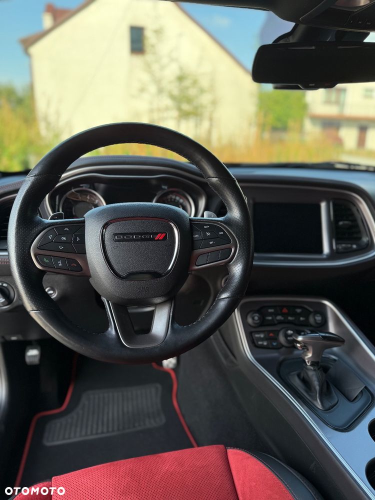 Dodge Challenger - 13