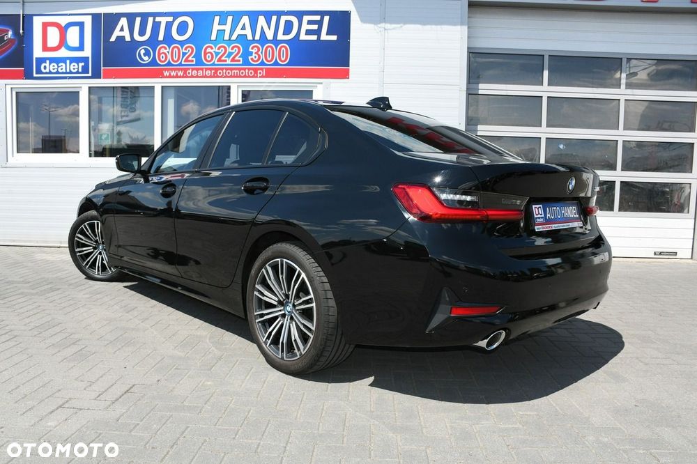 BMW Seria 3 320d mHEV - 10