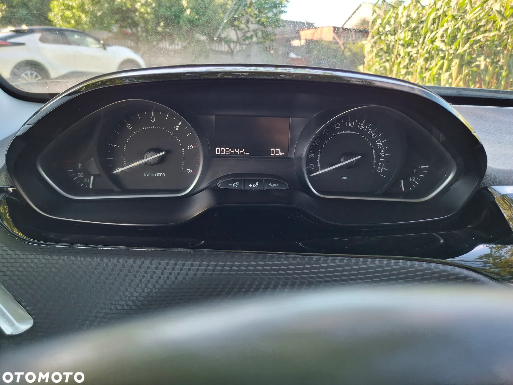 Peugeot 2008 - 11