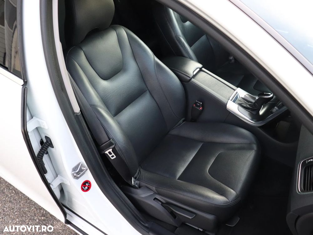 Volvo V60 D4 Geartronic Momentum - 25