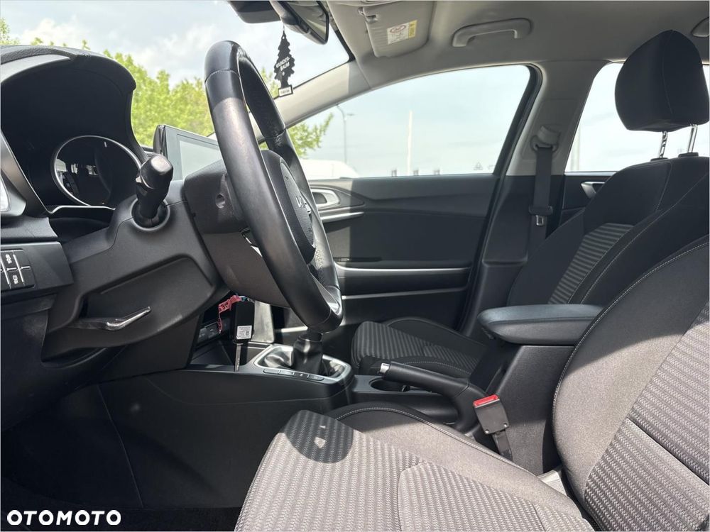 Kia Ceed 1.5 T-GDI M - 10