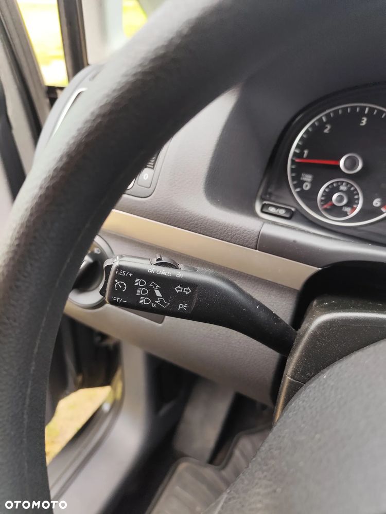 Volkswagen Touran 1.6 TDI DPF BlueMotion Technology Comfortline - 16