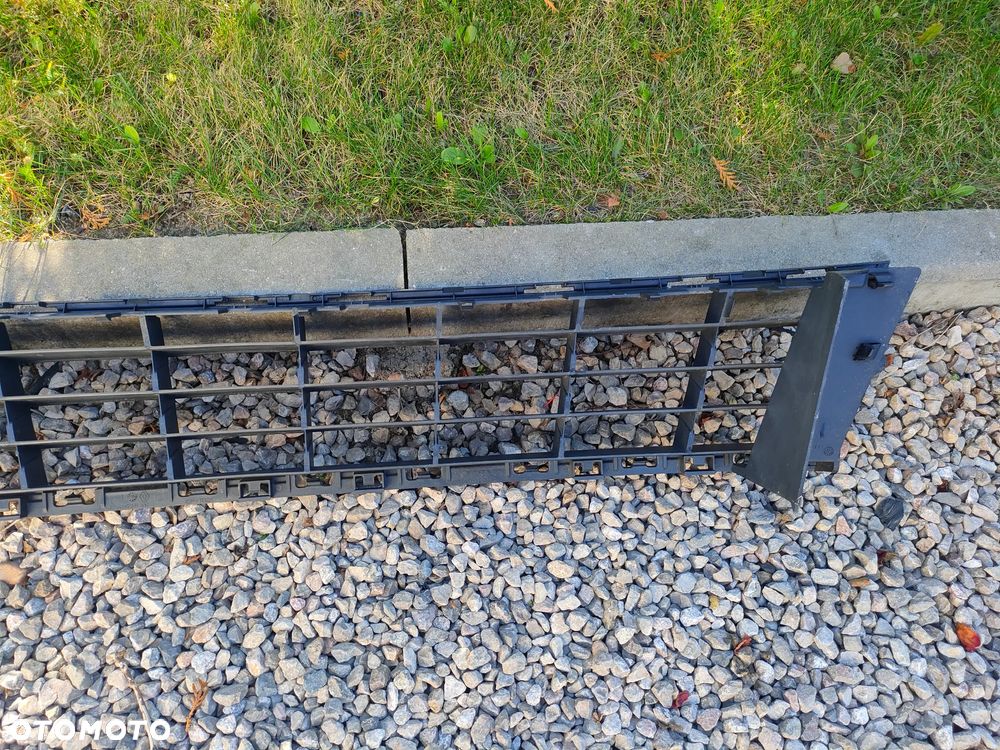 CLIO III 3 KRATKA ŚRODKOWA ZDERZAKA PRZÓD 622541459R - 10