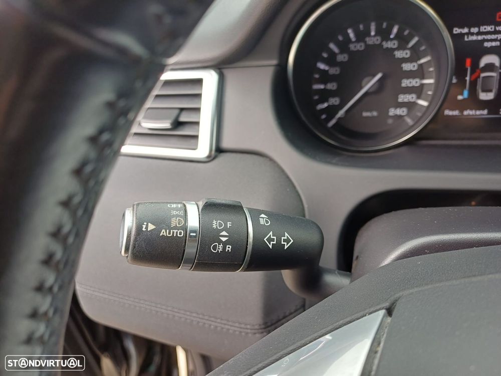 Land Rover Discovery Sport 2.0 TD4 SE - 18