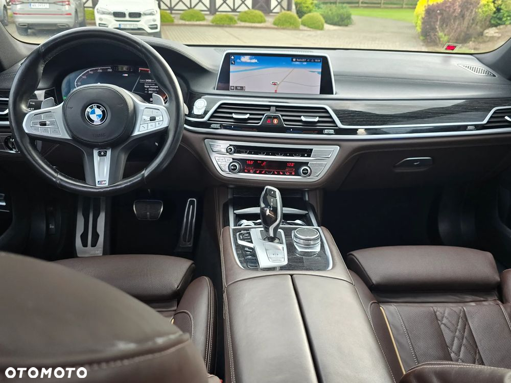 BMW Seria 7 750i xDrive sport - 16