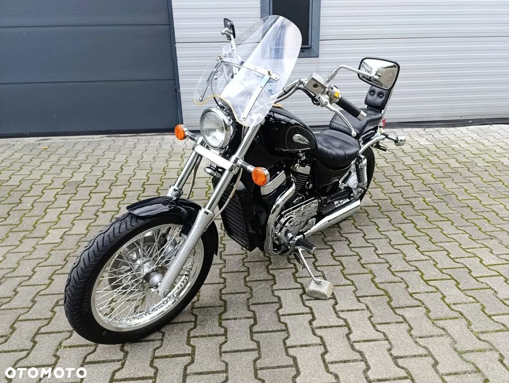 Suzuki Intruder - 12