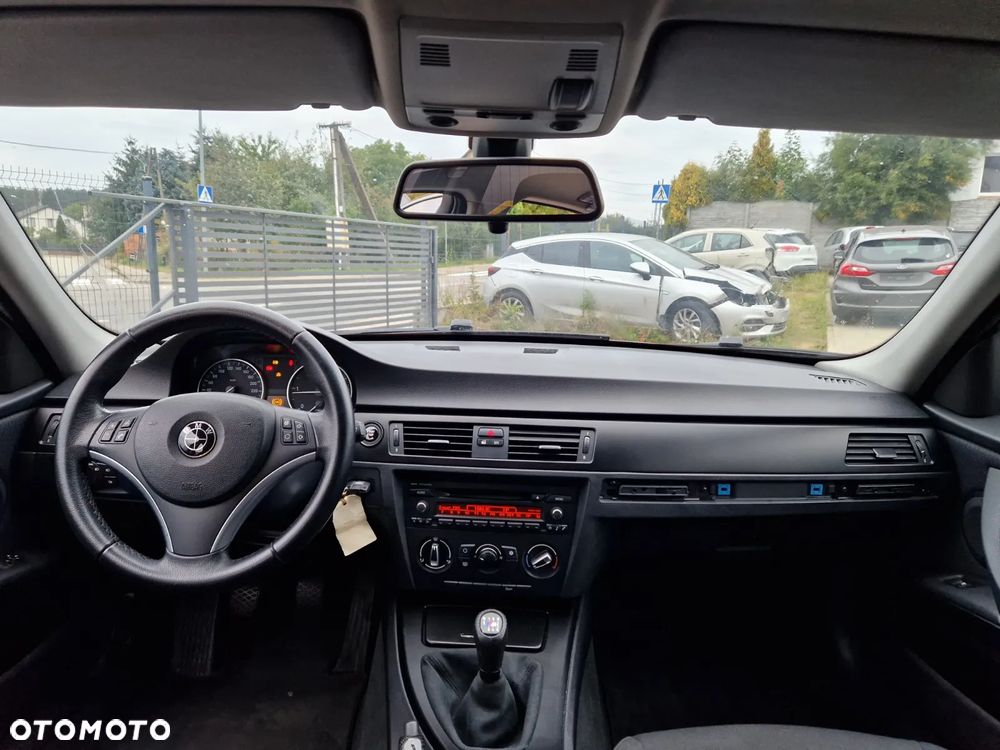 BMW Seria 3 320d - 23