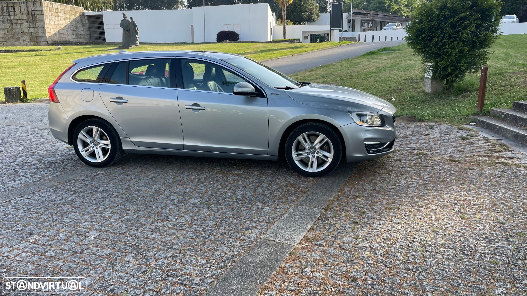 Volvo V60 2.4 D6 Summum AWD Phev - 11