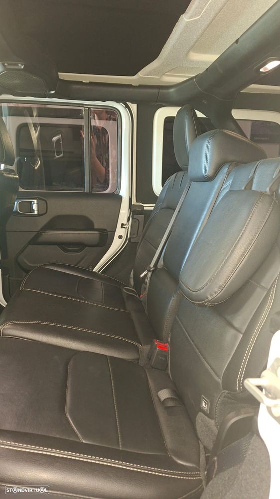 Jeep Wrangler - 24