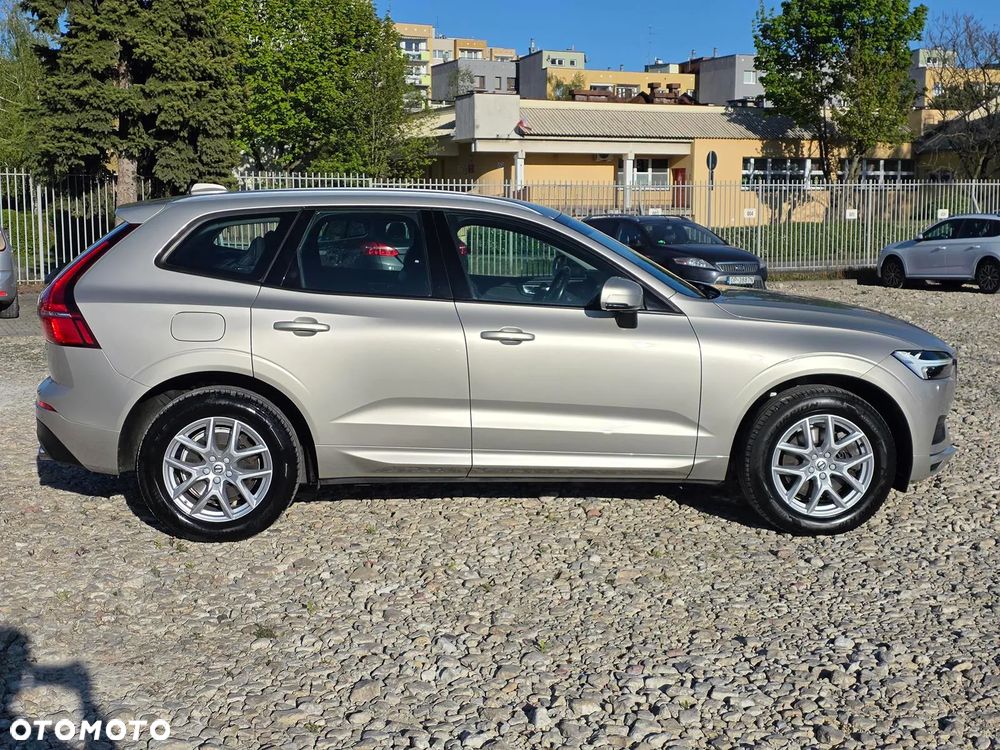 Volvo XC 60 B4 D Momentum - 11