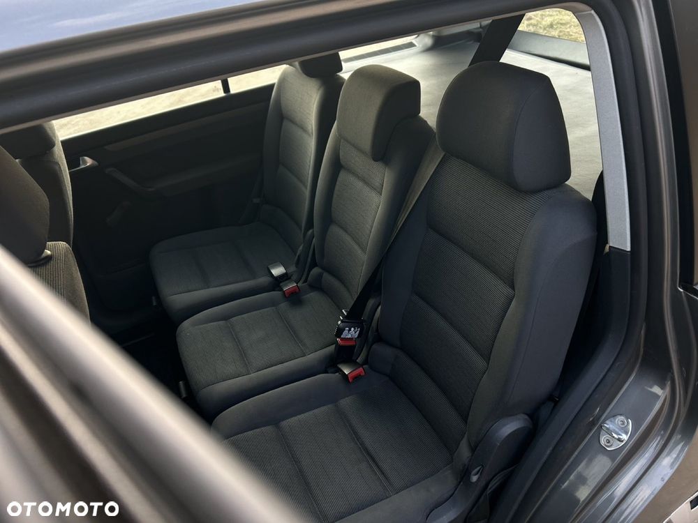 Volkswagen Touran - 6